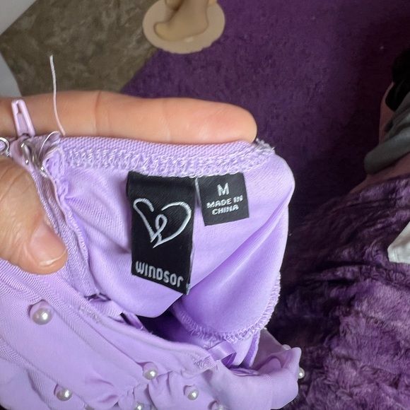 Elegant Lavender Dress with Pearl Accents - Picture 6 of 7